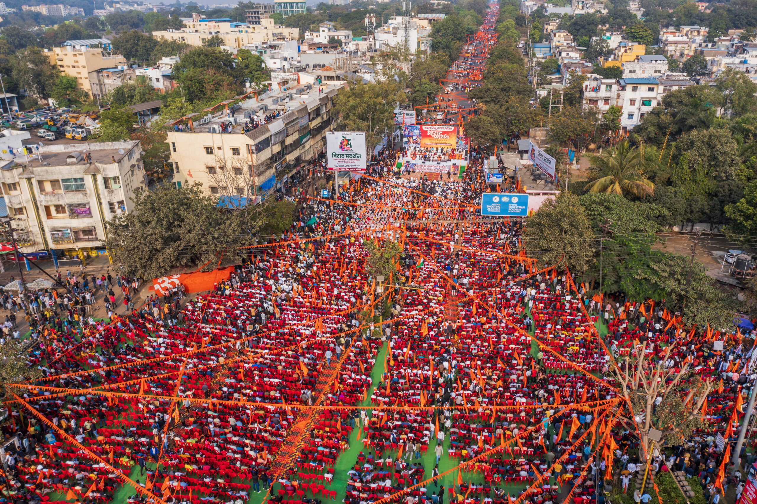 भोपाल में बांग्लादेश में हिंदुओं पर हो रहे अत्याचारों के खिलाफ प्रदर्शन में अश्विनी उपाध्याय संबोधित करते हुए।"