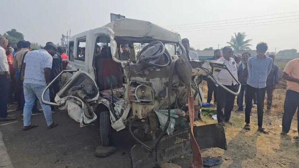 9 Dead and 6 Injured in Pune Highway Collision: