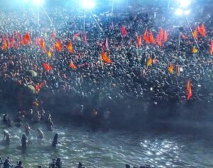 **महाकुंभ 2025: नागा साधुओं का अमृत स्नान, मकर संक्रांति पर 1 करोड़ श्रद्धालुओं की डुबकी**