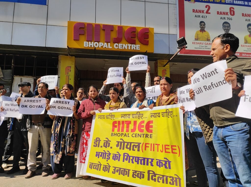 fitjee, coaching institute, parents protest, money blocked, 700 students, bhoopal news, education, india coaching, administrative action, police action, student future, fiitjee crisis, student fees