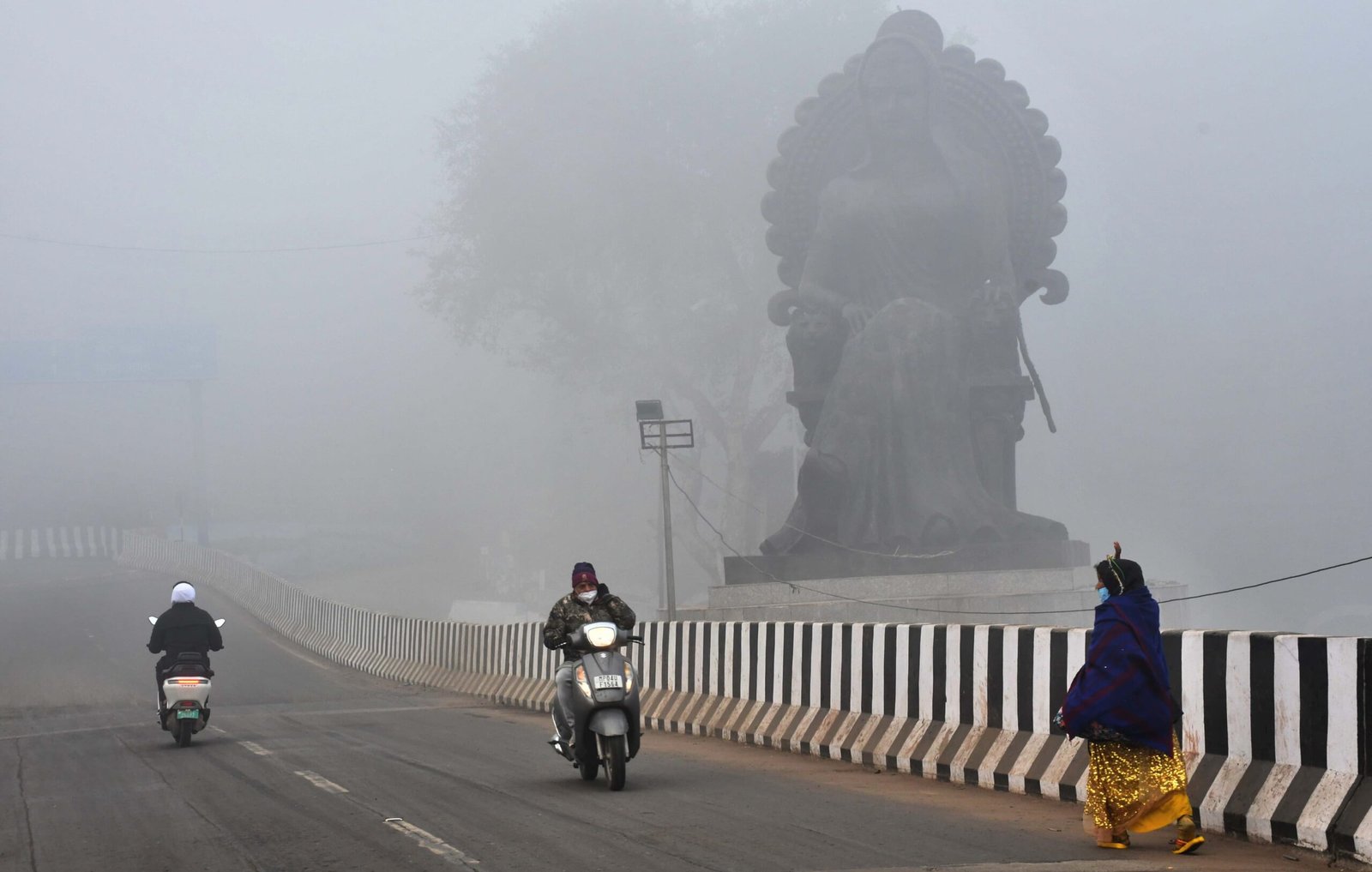 मध्य प्रदेश में शीतलहर का प्रकोप: कोहरे और ठंड से जनजीवन प्रभावित, तापमान 10 डिग्री से नीचे"