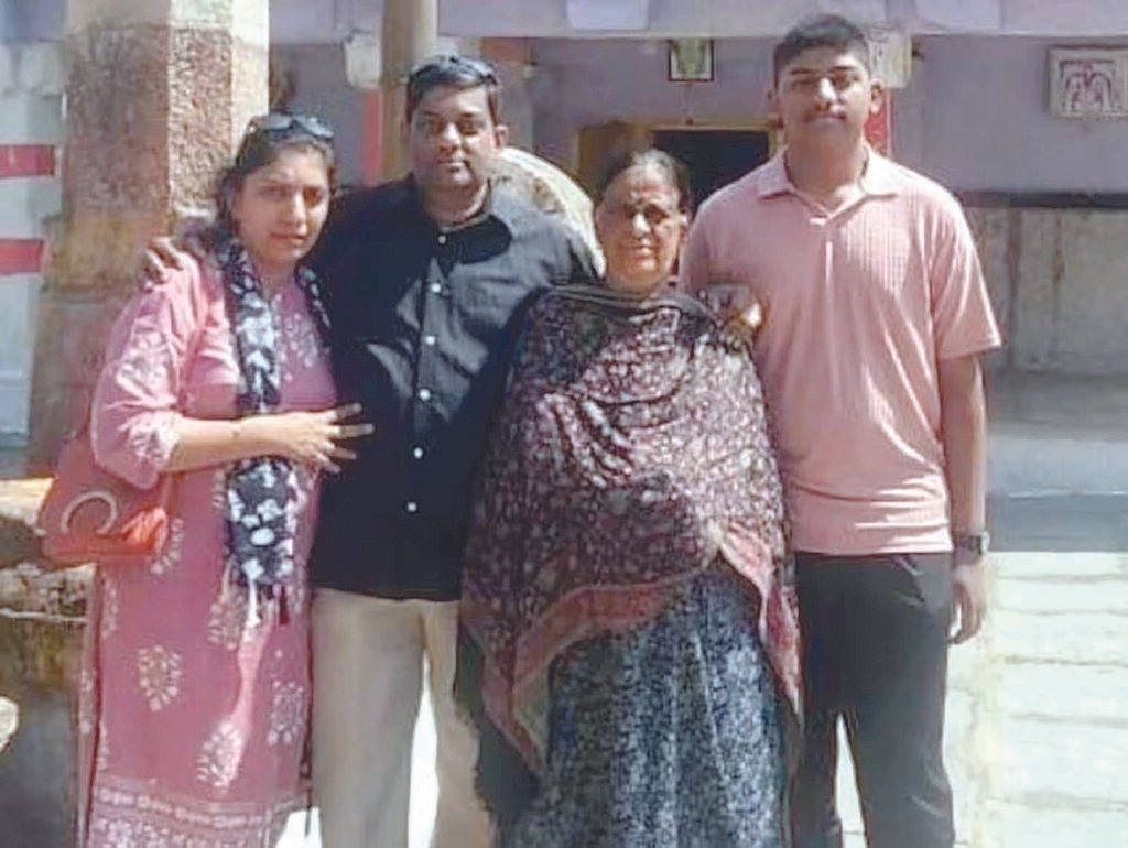 mysuru-family-four-members-found-dead-investigation