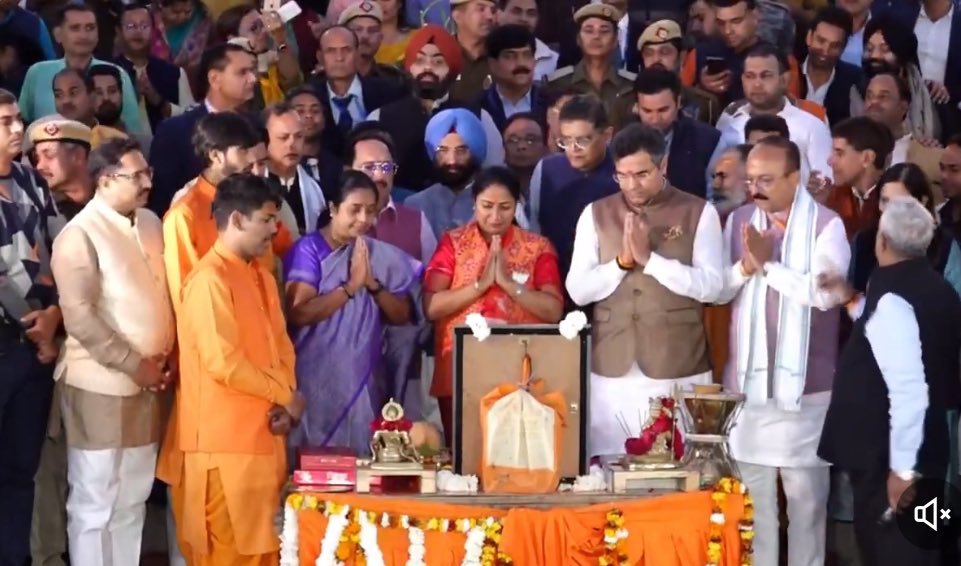 "delhi-cm-rekha-gupta-shapath-yanuna-aarti-cabinet-meeting"