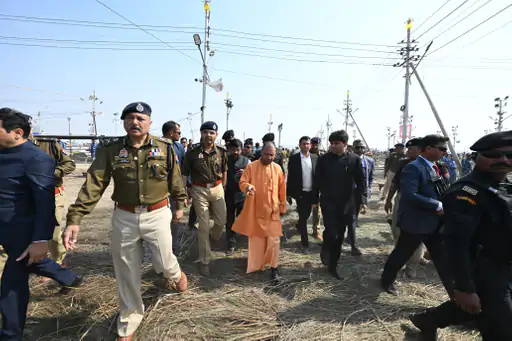 भगदड़ की घटना पर सीएम योगी का सख्त रुख, अधिकारियों से पूछा- "सुरक्षा में कोई कमी तो नहीं?"