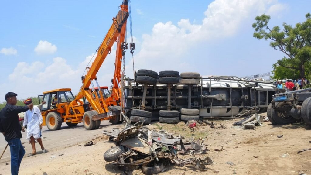 Deadly Road Accident in Jaipur: 8 Friends Killed, 6 Injured in Bus-Car Collision