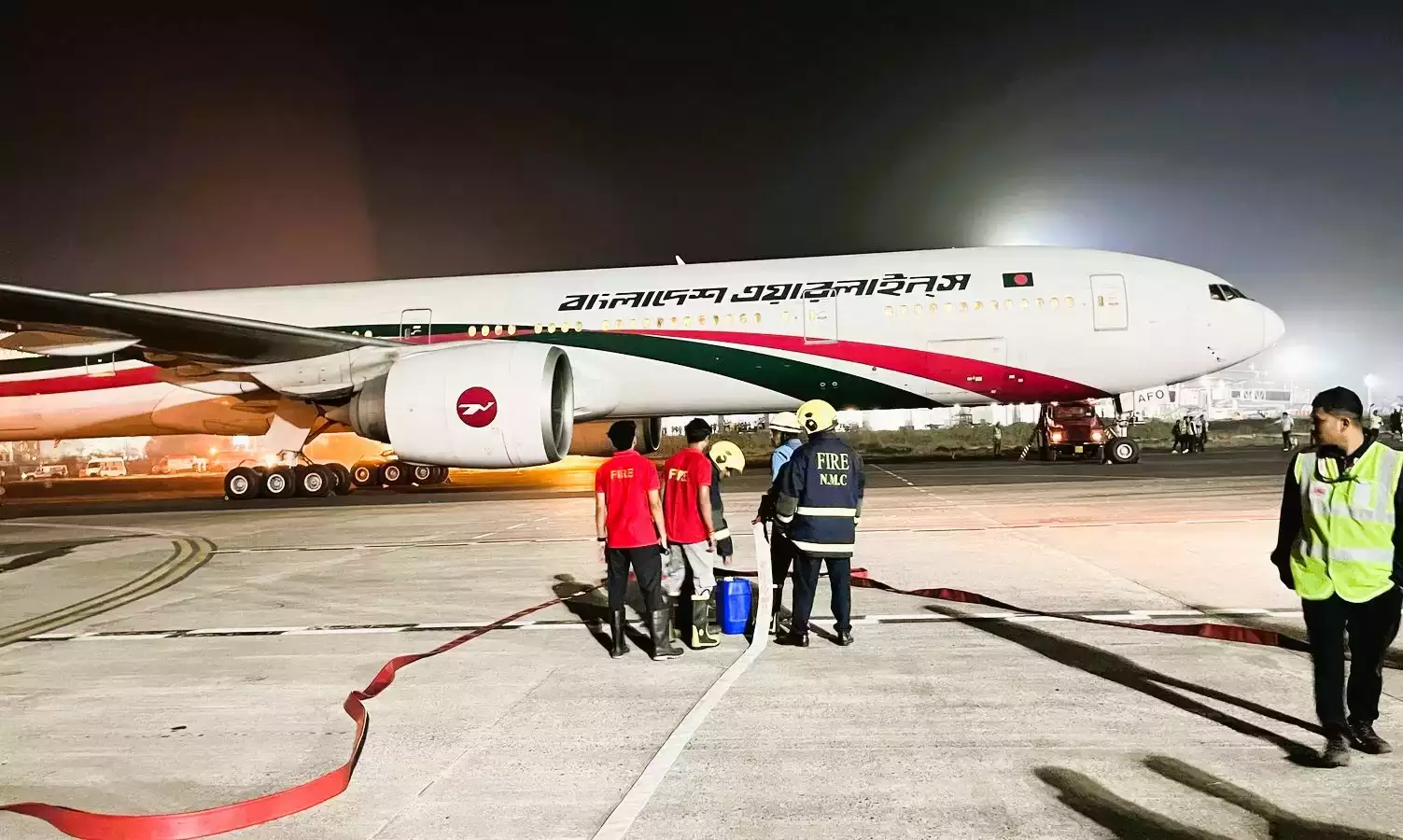 bangladeshi-flight-emergency-landing-nagpur-airport