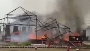 महाकुंभ में फिर लगी आग, कई पंडाल जलकर खाक, दमकल की गाड़ियां मौके पर पहुंची