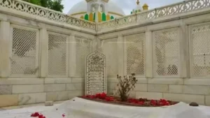 aurangzeb-tomb-maharashtra-security-increased-vhp-bajrang-dal-demand-removal