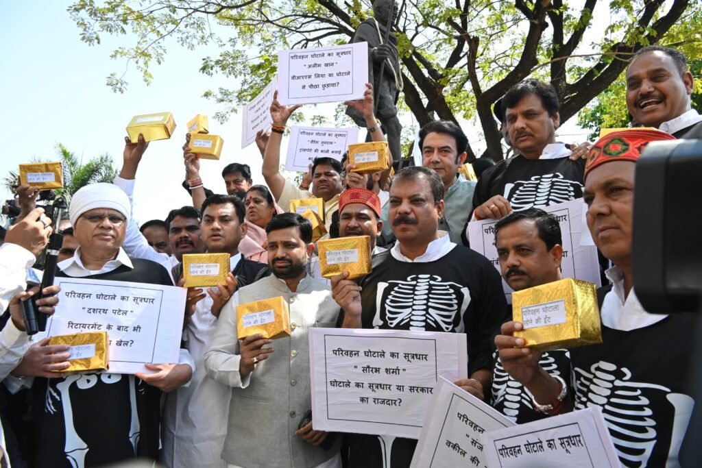 vidhansabha-hungama-congress-protest-doctor-recruitment-walkout