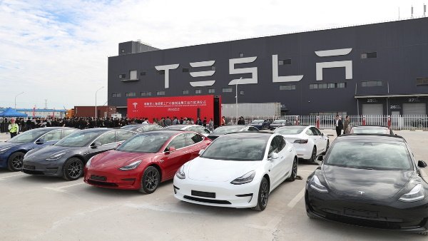 tesla-first-showroom-mumbai-bkc-delhi-next