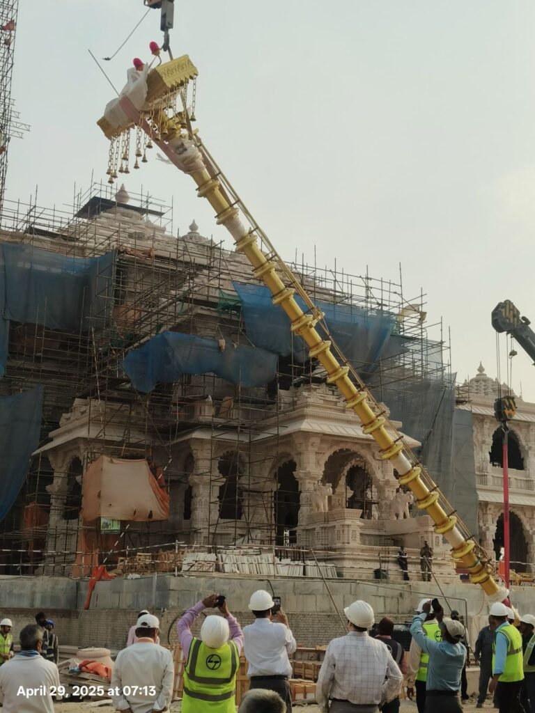ram-mandir-dhwaj-dand-installation-ayodhya-2025