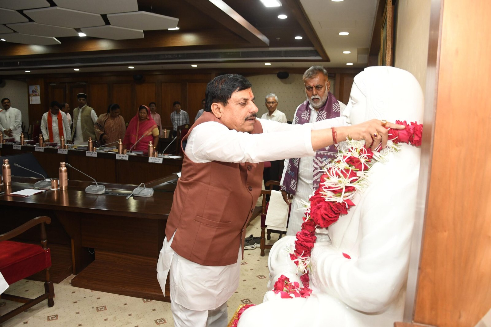 मप्र कैबिनेट बैठक में देवी अहिल्याबाई को नमन