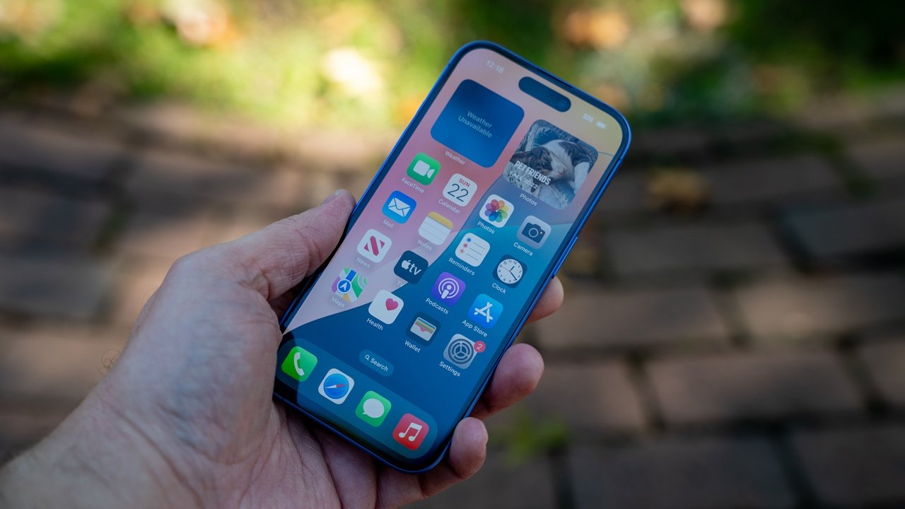 apple-warning-mercenary-spyware-alert-iphone-users-2025
