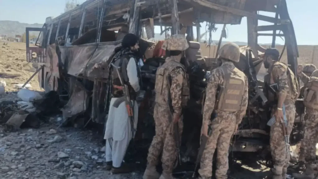 quetta-pakistan-army-attacks-frontier-corps-hq-blasts-curfew