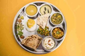 khane-ke-baad-ki-galat-aadatein-aur-sehatmand-tips