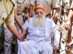 गुजरात उच्च न्यायालय ने आसाराम की अंतरिम जमानत 7 जुलाई तक बढ़ाई–