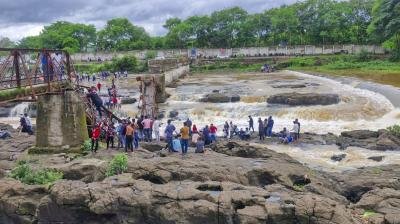 : indrayani-bridge-collapse-pune-tourist-death