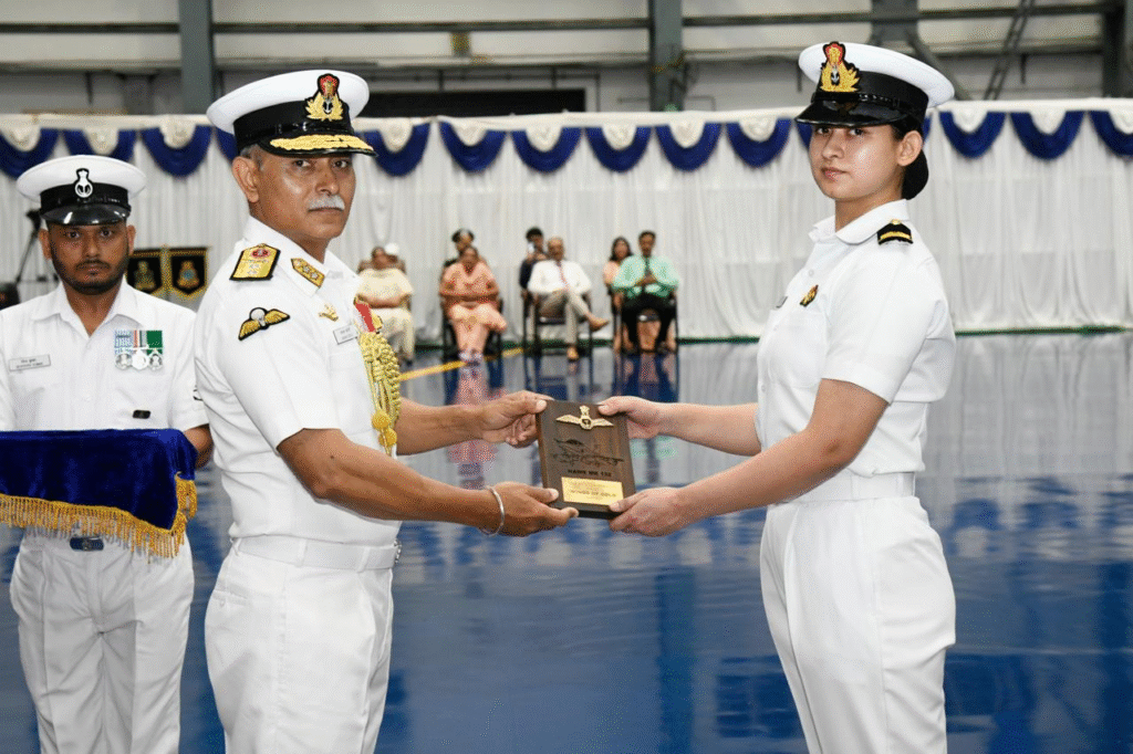 aastha-poonia-first-woman-fighter-pilot-indian-navy