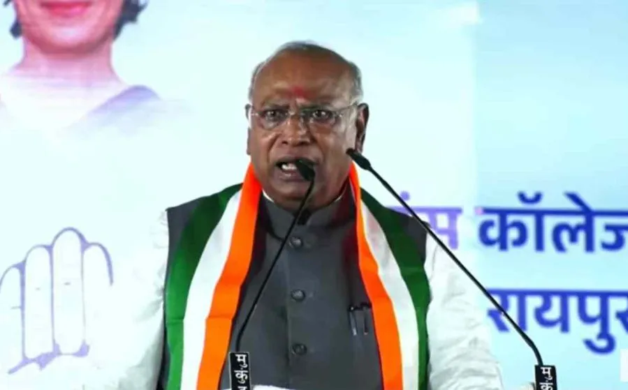 kharge-attack-on-modi-constitution-rally-raipur