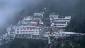 vaishno-devi-yatra-resumes-after-18-days-1000-crore-loss