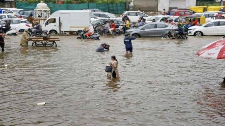 gujarat-mahuva-8-inch-rain-cyclone-montha-alert-in-andhra-pradesh