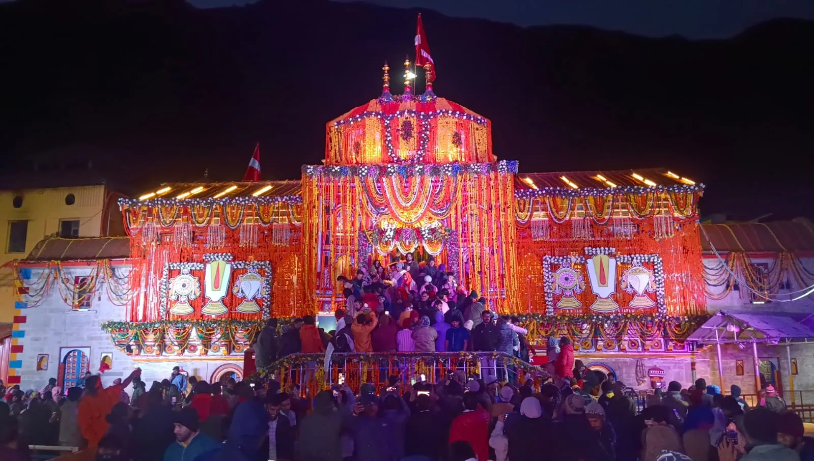 badrinath-dham-diwali-12000-diyas-lakshmi-bhog